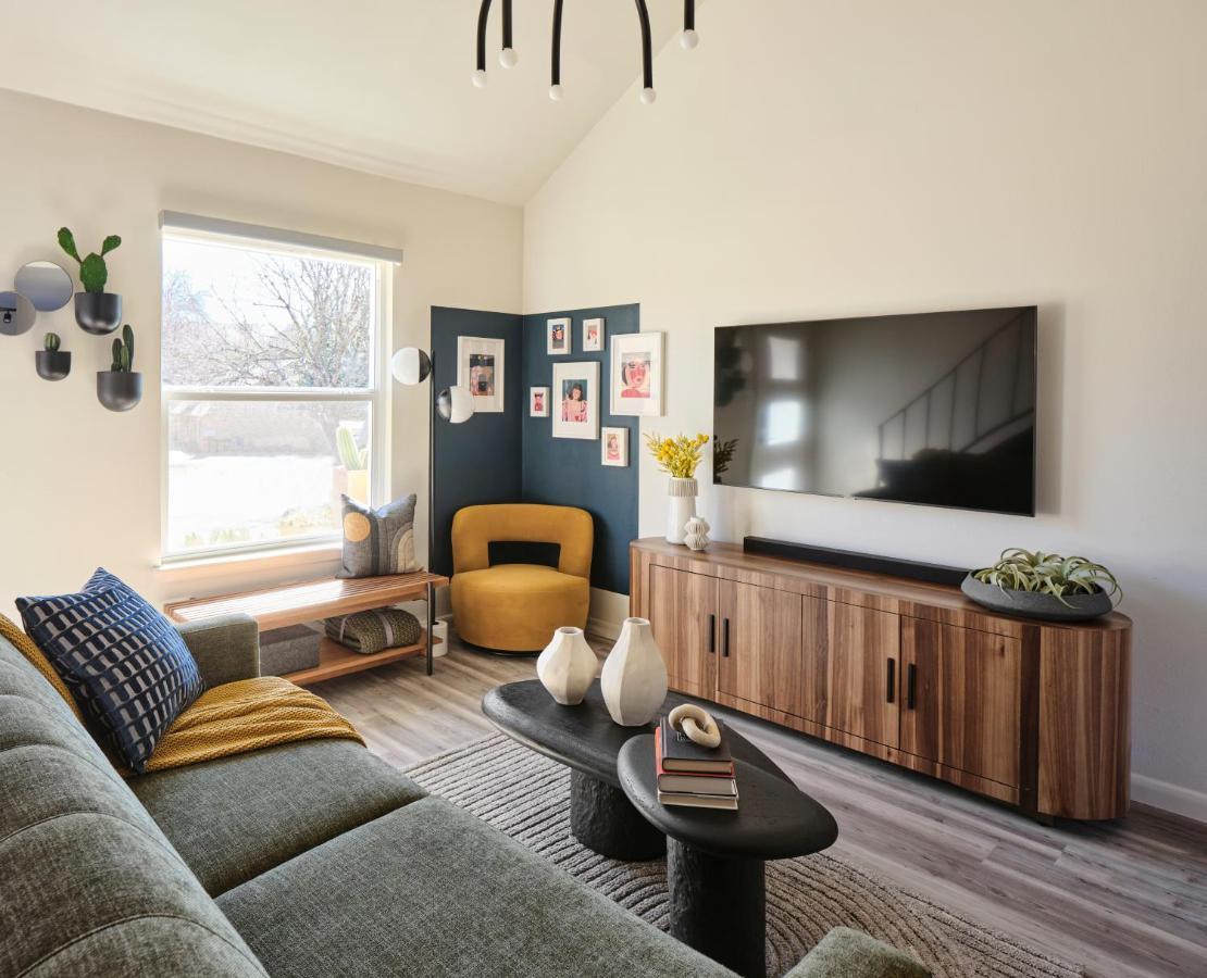 Midcentury Couples Designer Loft - Casa Tuya Apartment Austin Ngoại thất bức ảnh